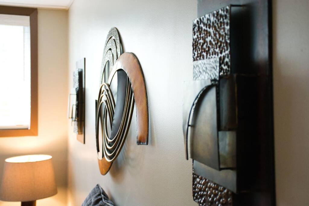 Yeg Chic Luxury Accommodation Edmonton Exteriör bild