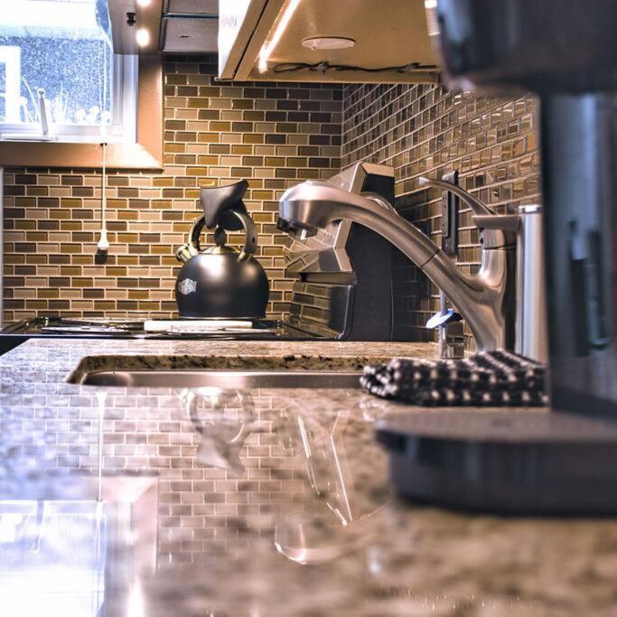 Yeg Chic Luxury Accommodation Edmonton Exteriör bild